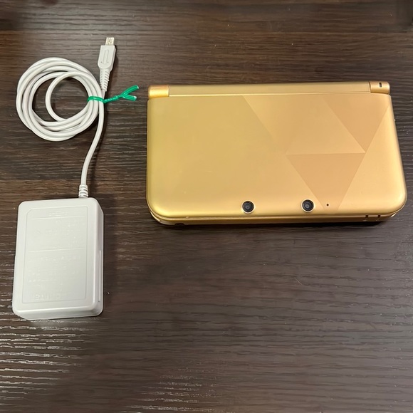 Nintendo 3DS XL Zelda Edition Console - Picture 1 of 2